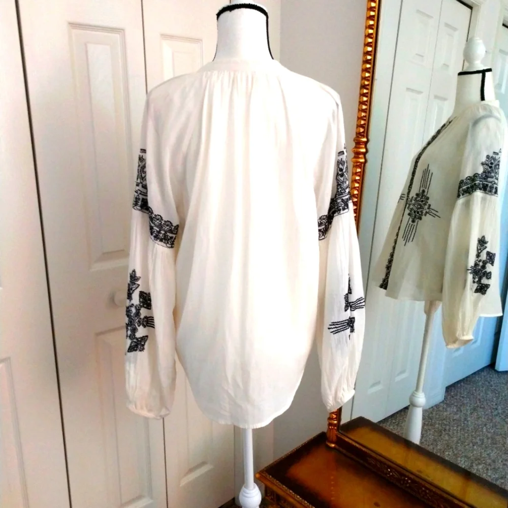 Maeve V-Neck White w/Blk Embroidery Tunic Top Med. - Picture 9 of 10